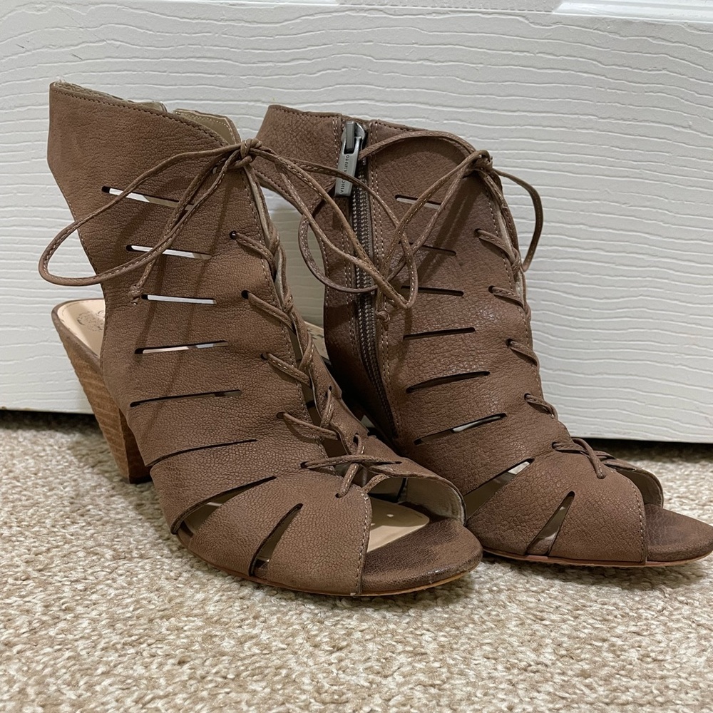 Vince Camuto Tan Heels Size 9 - Picture 2 of 5